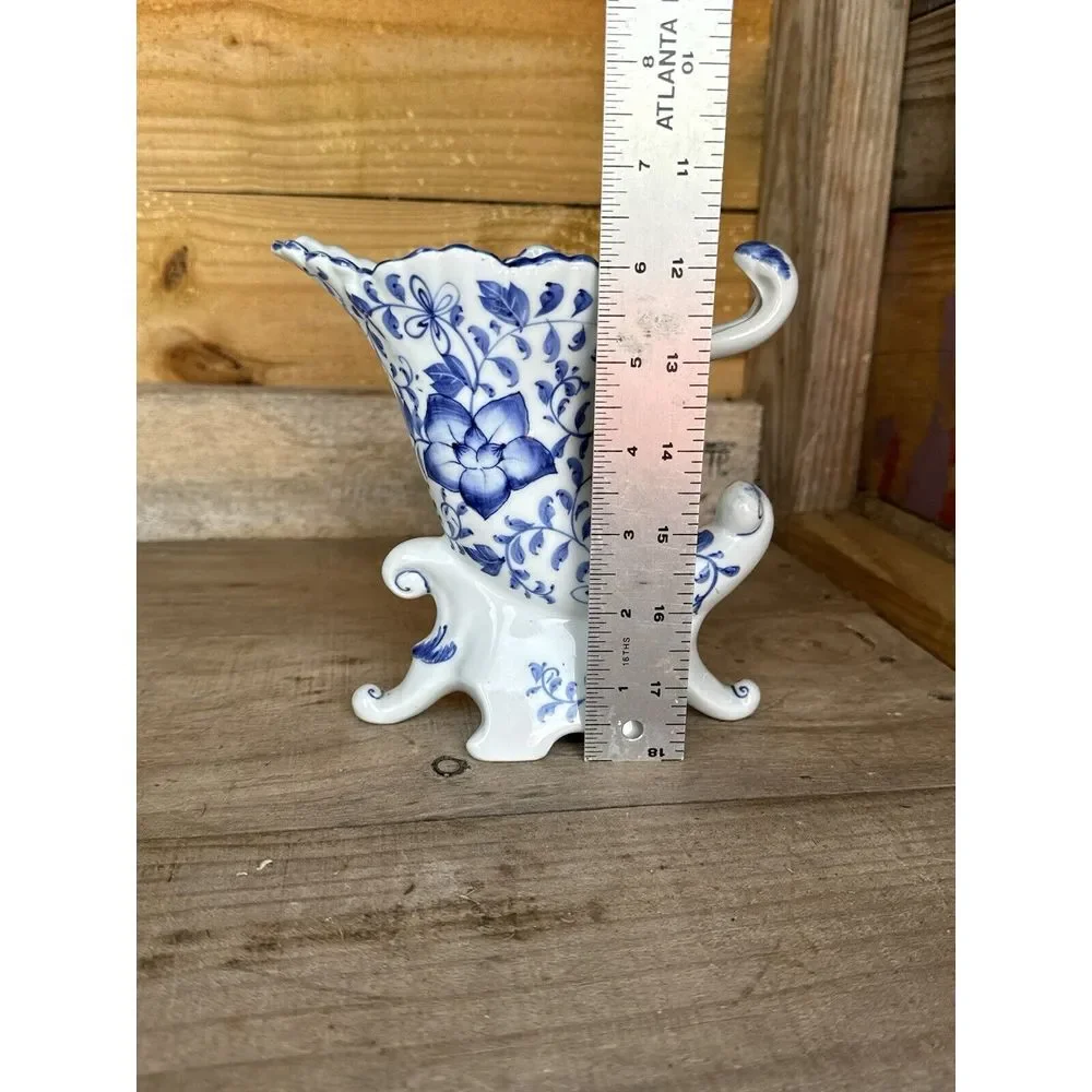 Blue and white horn Cornicopia vase‎ Andrea by Sadek Japan